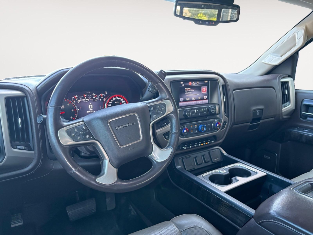 GMC Sierra 1500 Denali Crew Cab Short Box 4WD 2015 GMC Sierra 1500 Denali Crew Cab Short Box 4WD 2015