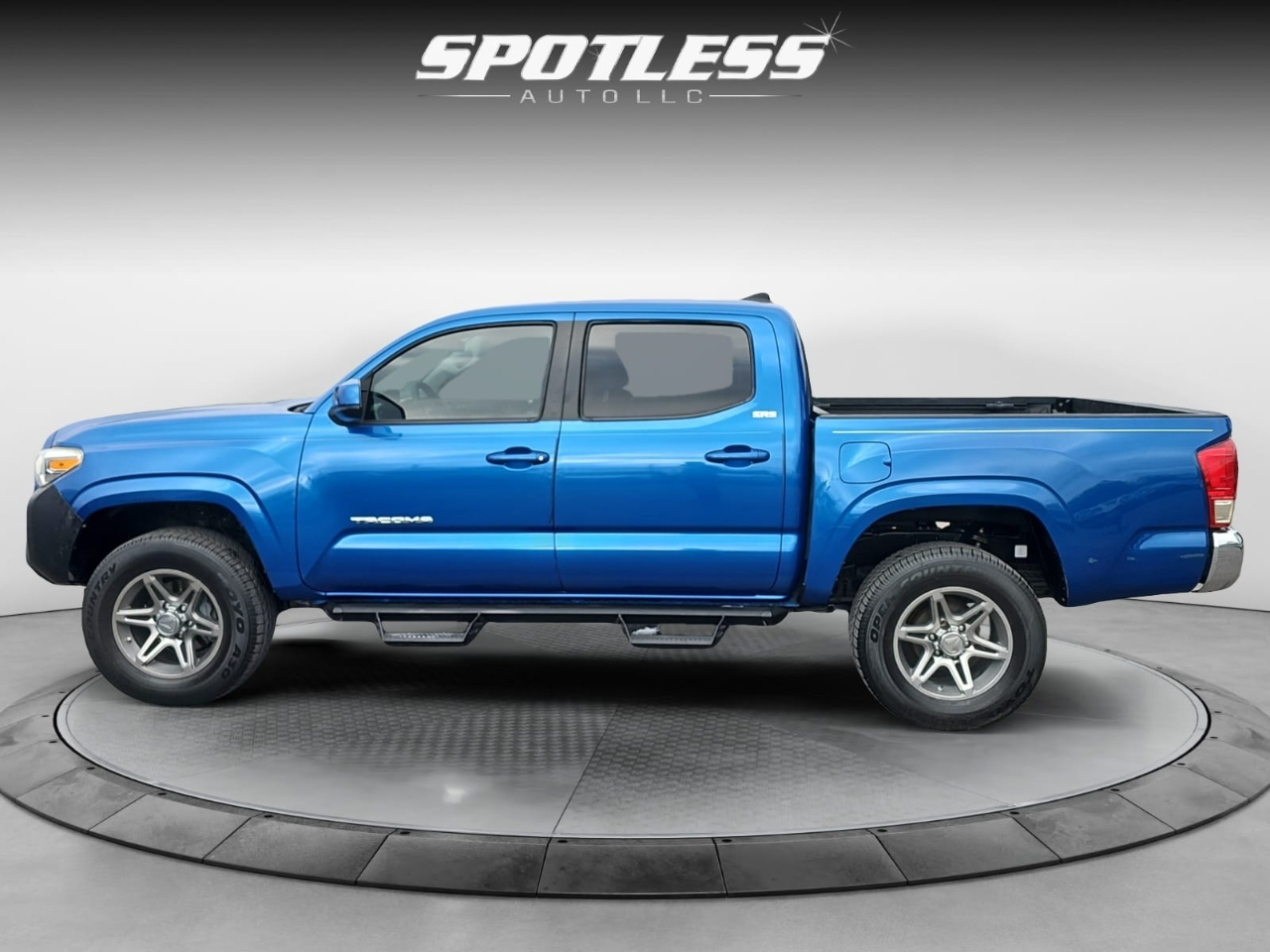 2016 Toyota Tacoma SR5 photo 2