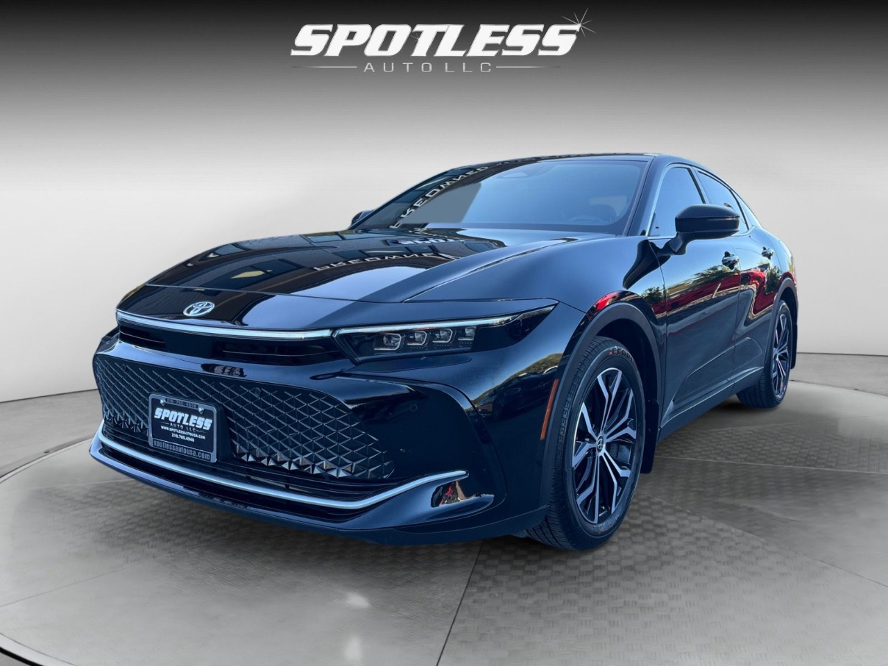 2023 Toyota Crown Limited's photo