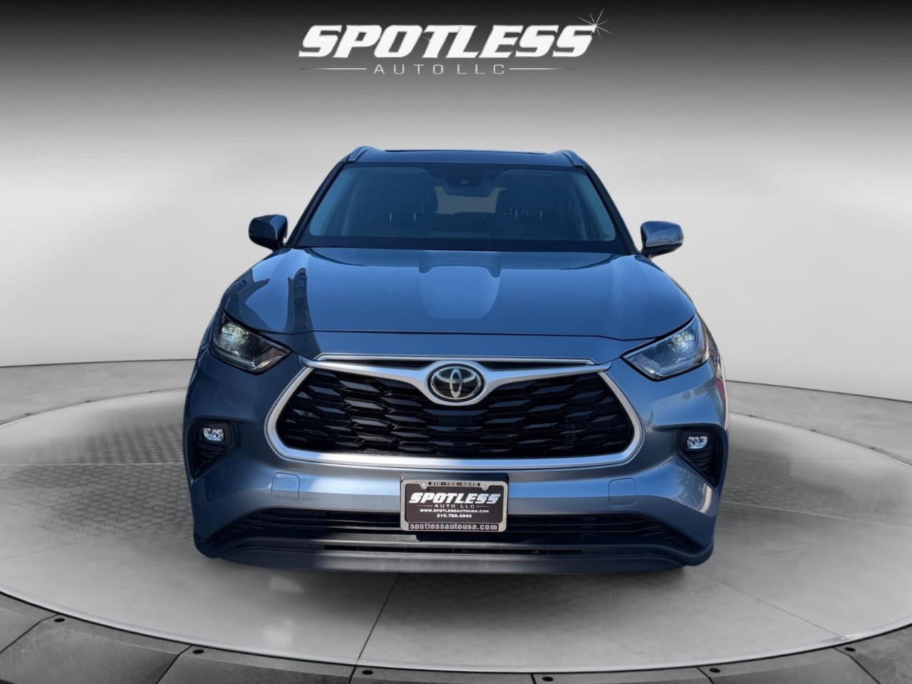 2021 Toyota Highlander XLE photo 4