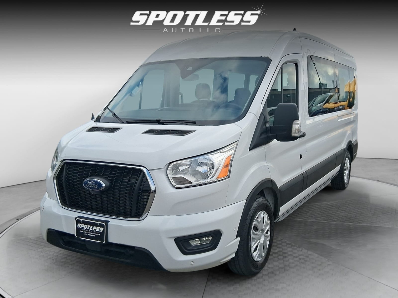 2022 Ford Transit 350 Wagon Med. Roof XL w/Sliding Pass. 148-in. WB