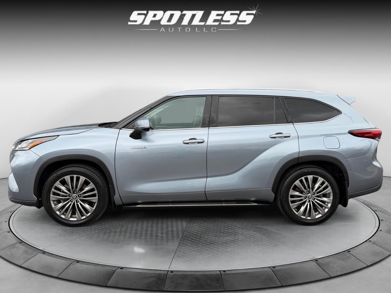 2021 Toyota Highlander Hybrid Platinum photo 2