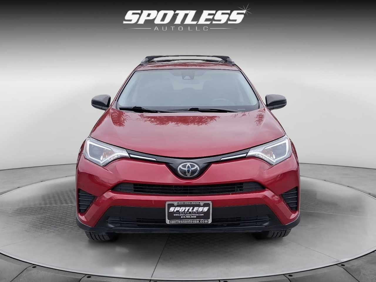 2018 Toyota RAV4 LE photo 4