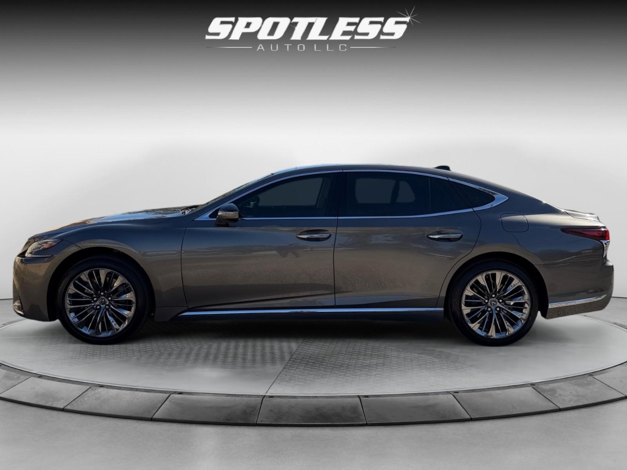 2018 Lexus LS 500 photo 2