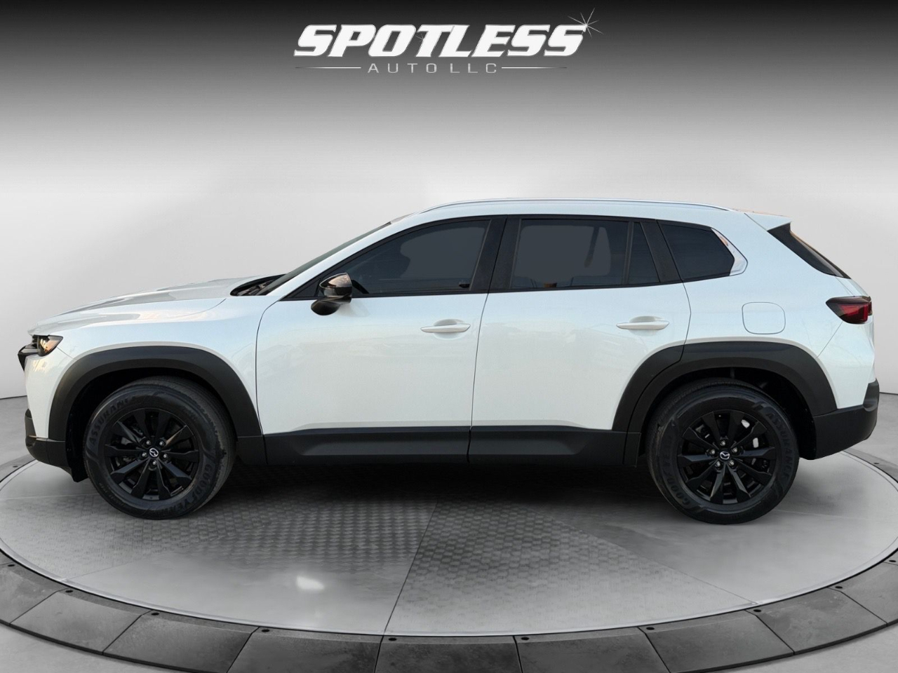 2023 Mazda CX-50 2.5 Preferred Plus photo 2