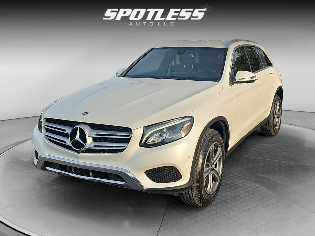 2018 Mercedes-Benz GLC GLC300's photo