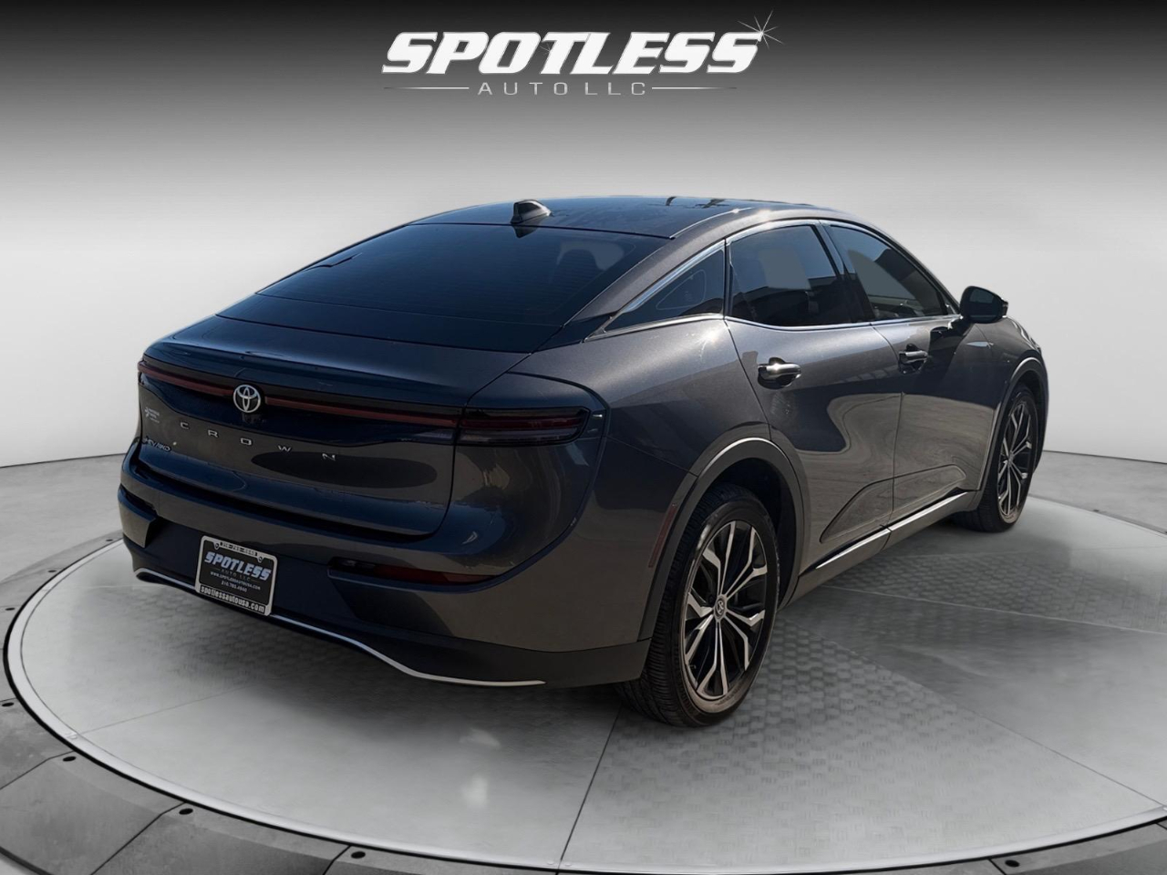 Toyota Crown XLE 2024