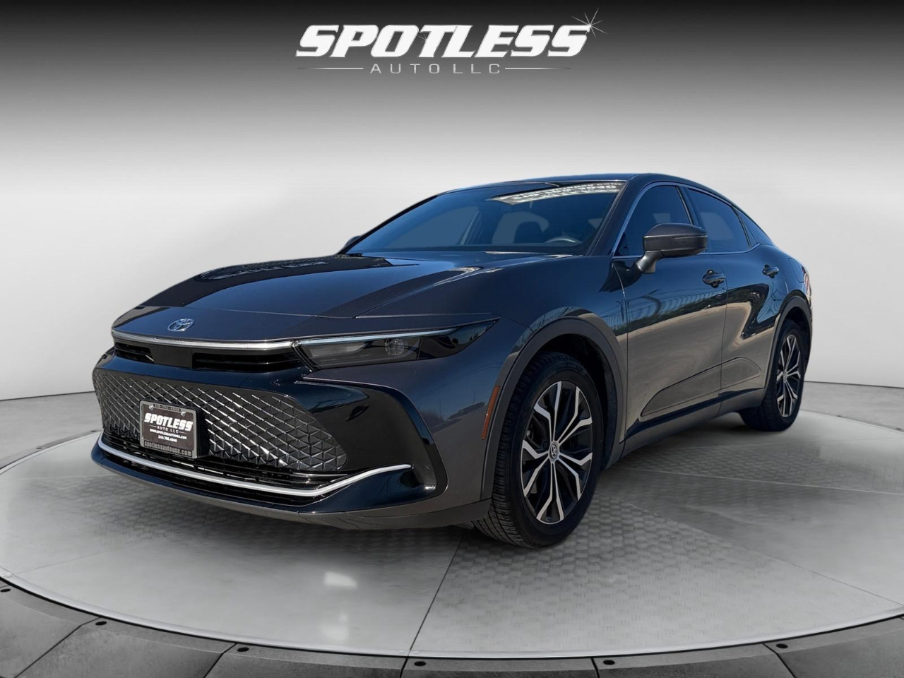 Toyota Crown XLE 2024