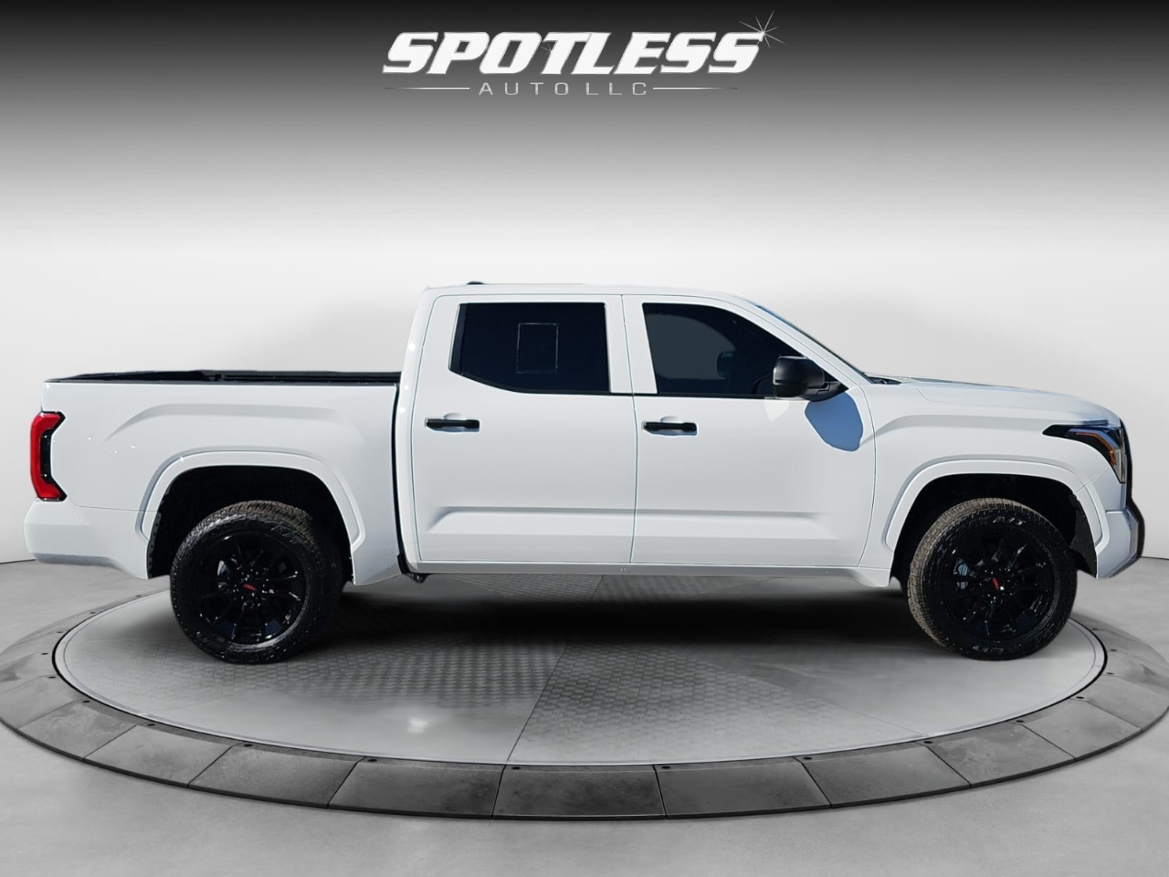 Toyota Tundra SR CrewMax 4WD 2025