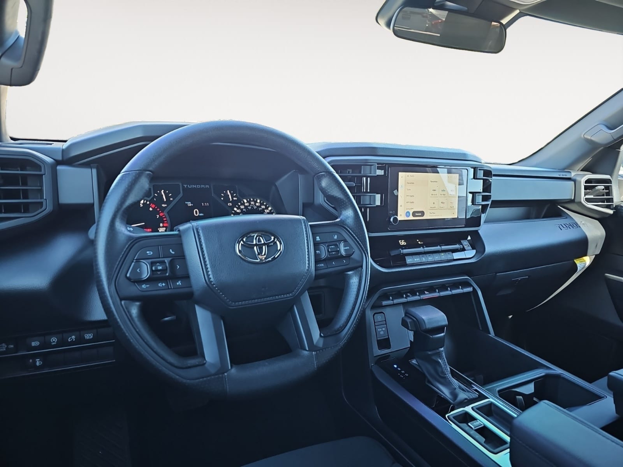 Toyota Tundra SR CrewMax 4WD 2025