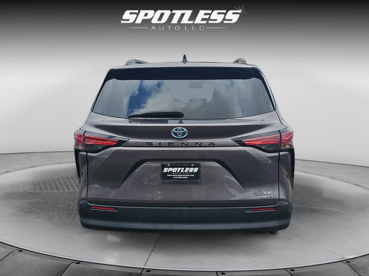 Toyota Sienna LE 8-Passenger 2021