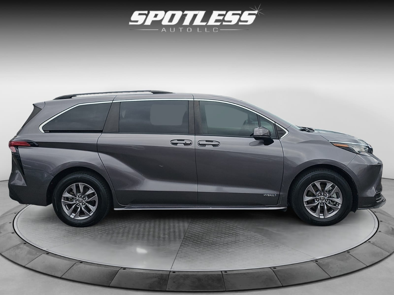Toyota Sienna LE 8-Passenger 2021