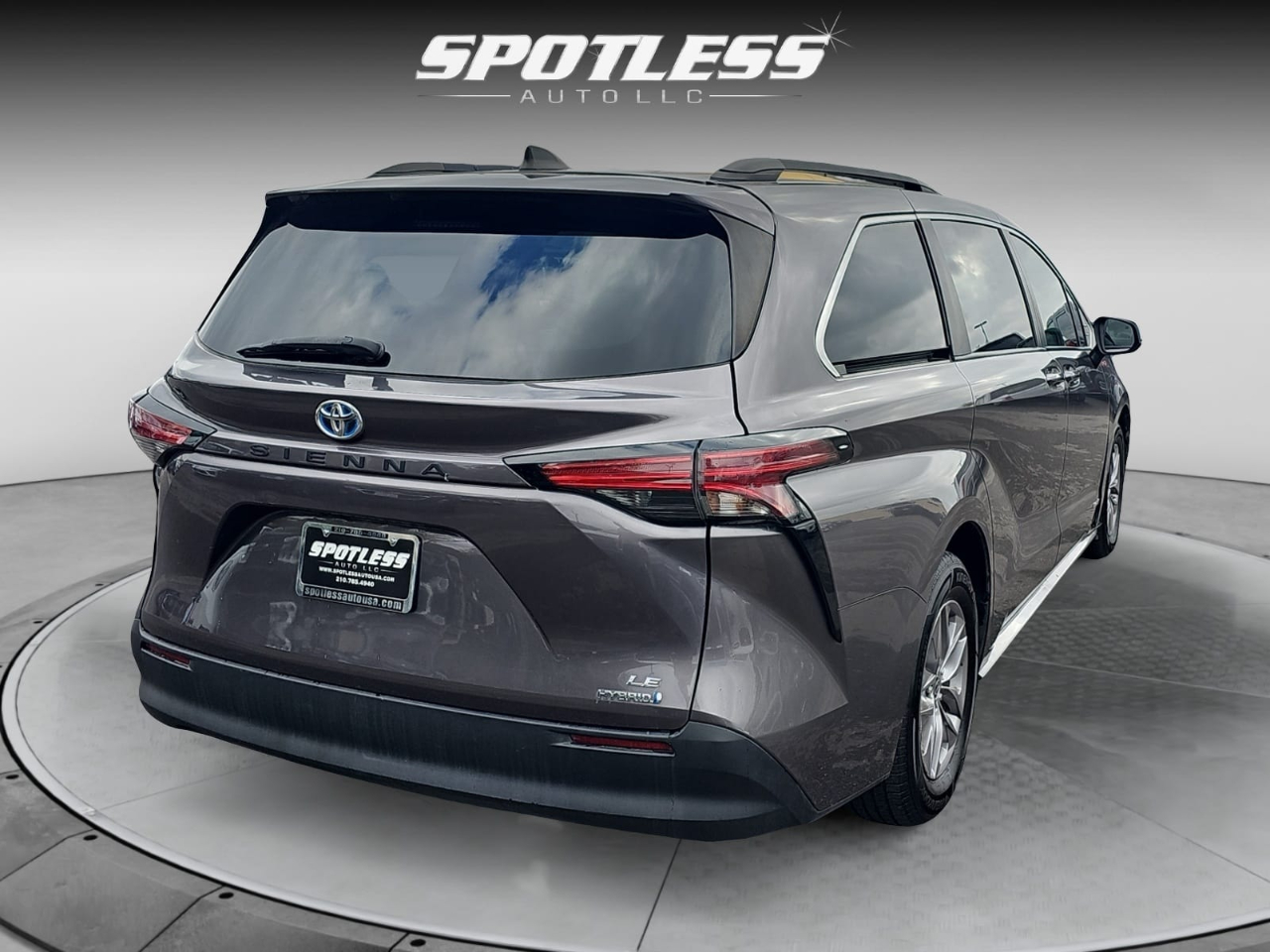 Toyota Sienna LE 8-Passenger 2021