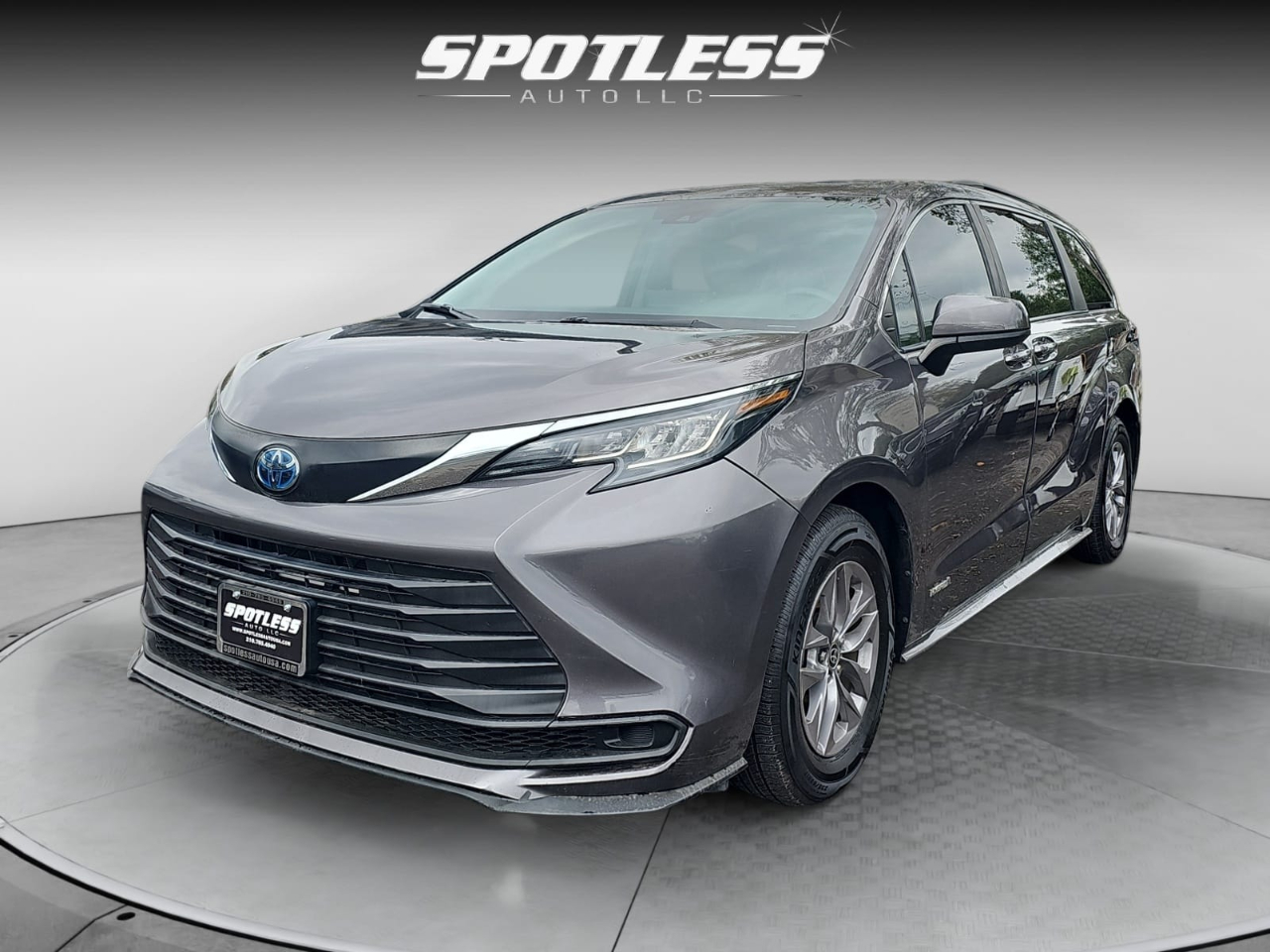 Toyota Sienna LE 8-Passenger 2021