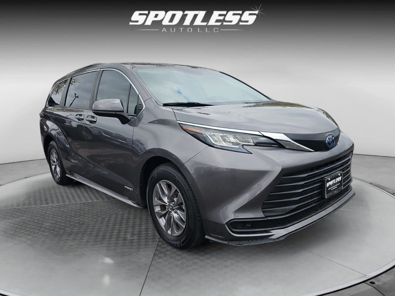 Toyota Sienna LE 8-Passenger 2021