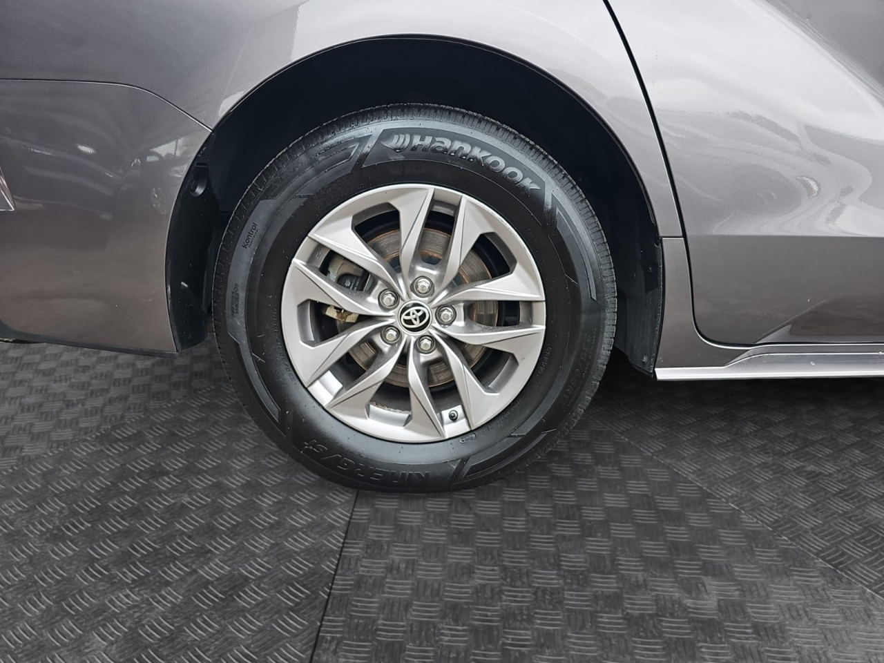 Toyota Sienna LE 8-Passenger 2021