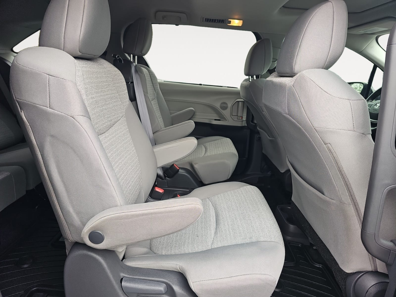 Toyota Sienna LE 8-Passenger 2021
