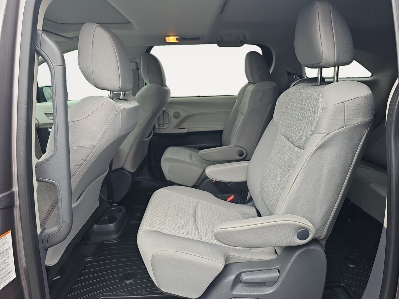 Toyota Sienna LE 8-Passenger 2021