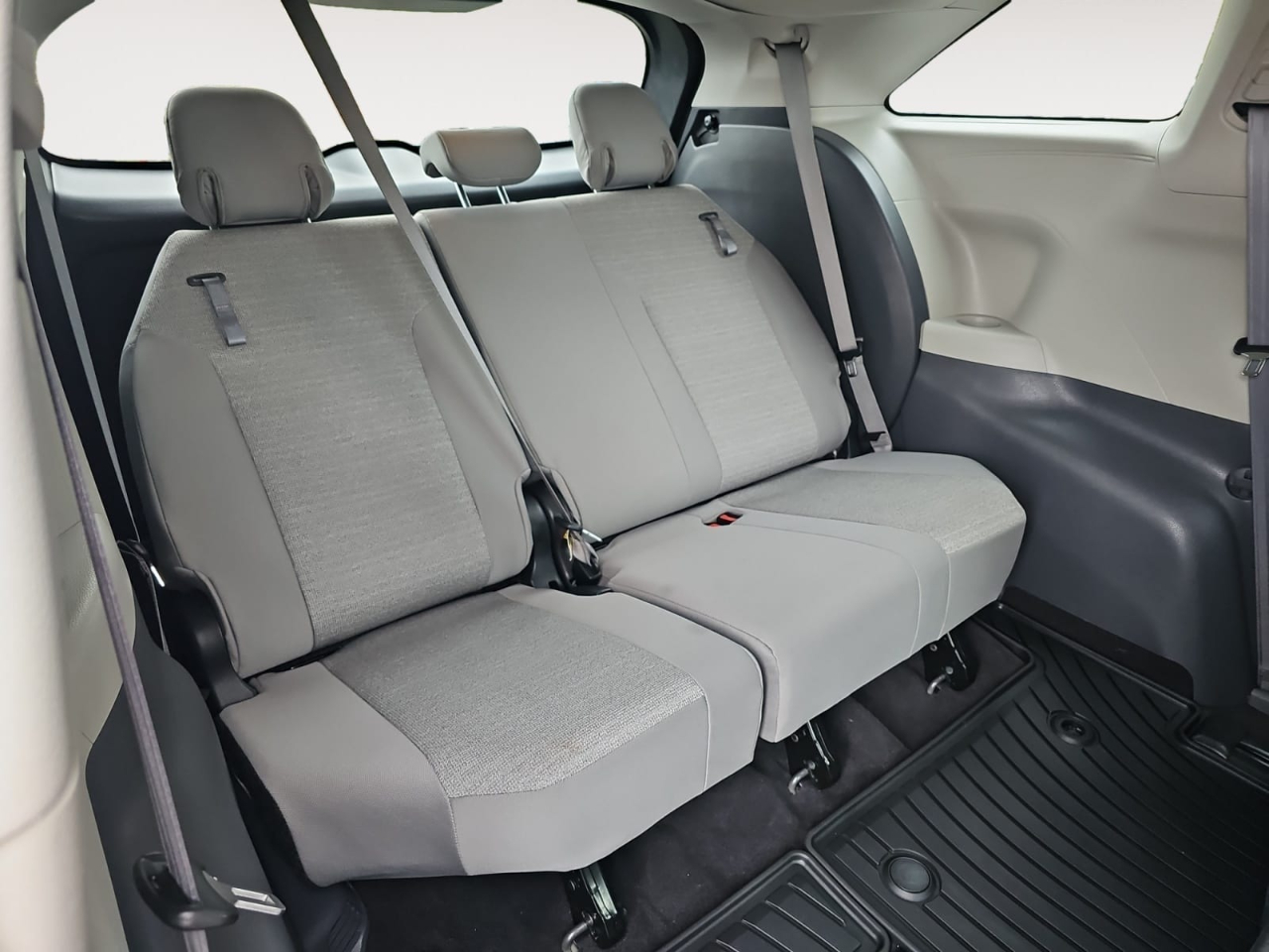 Toyota Sienna LE 8-Passenger 2021