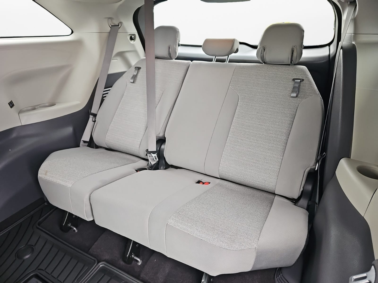 Toyota Sienna LE 8-Passenger 2021