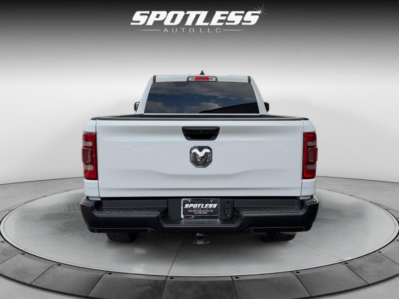 RAM 1500 Tradesman Quad Cab 2WD 2022