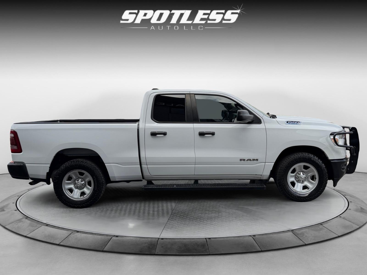 RAM 1500 Tradesman Quad Cab 2WD 2022
