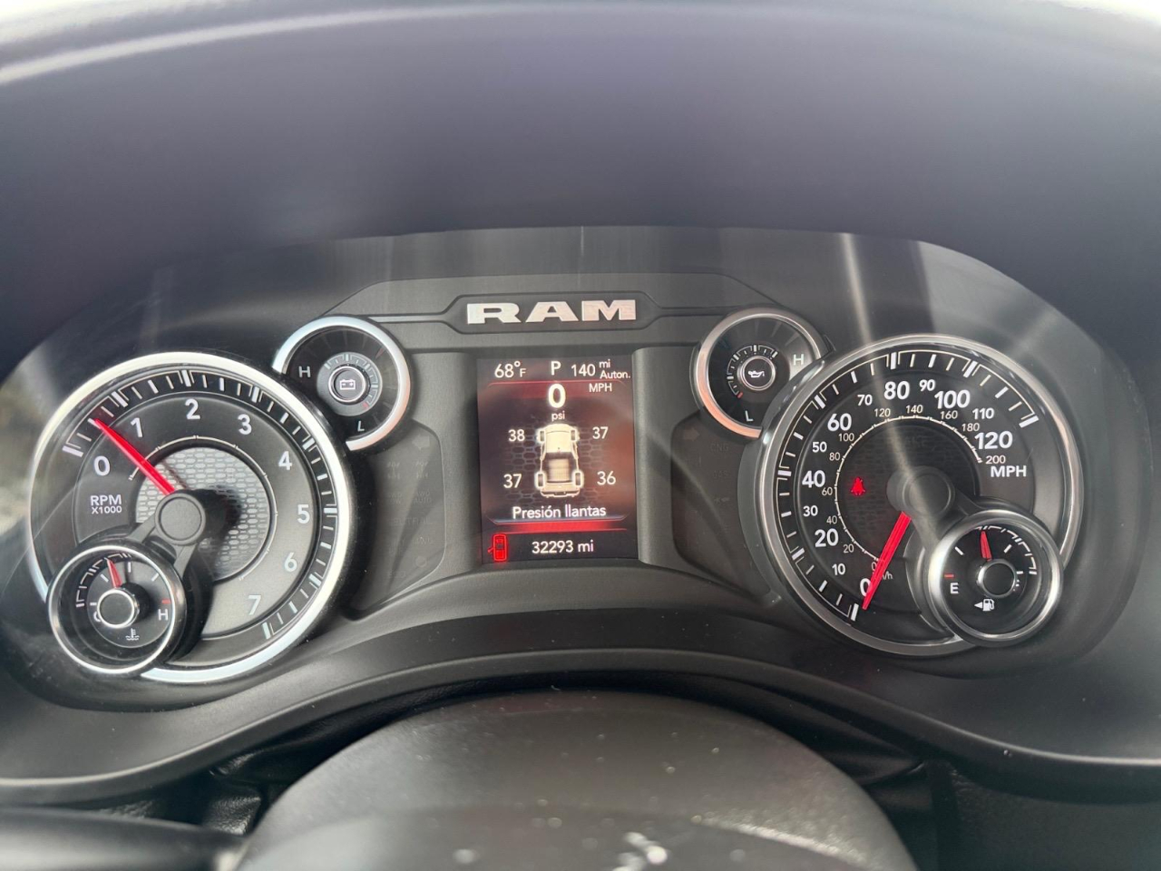 RAM 1500 Tradesman Quad Cab 2WD 2022