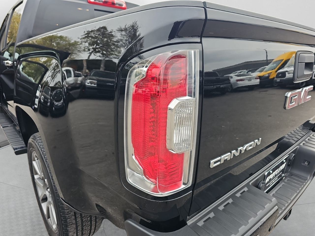 GMC Canyon Denali Crew Cab 2WD Long Box 2019