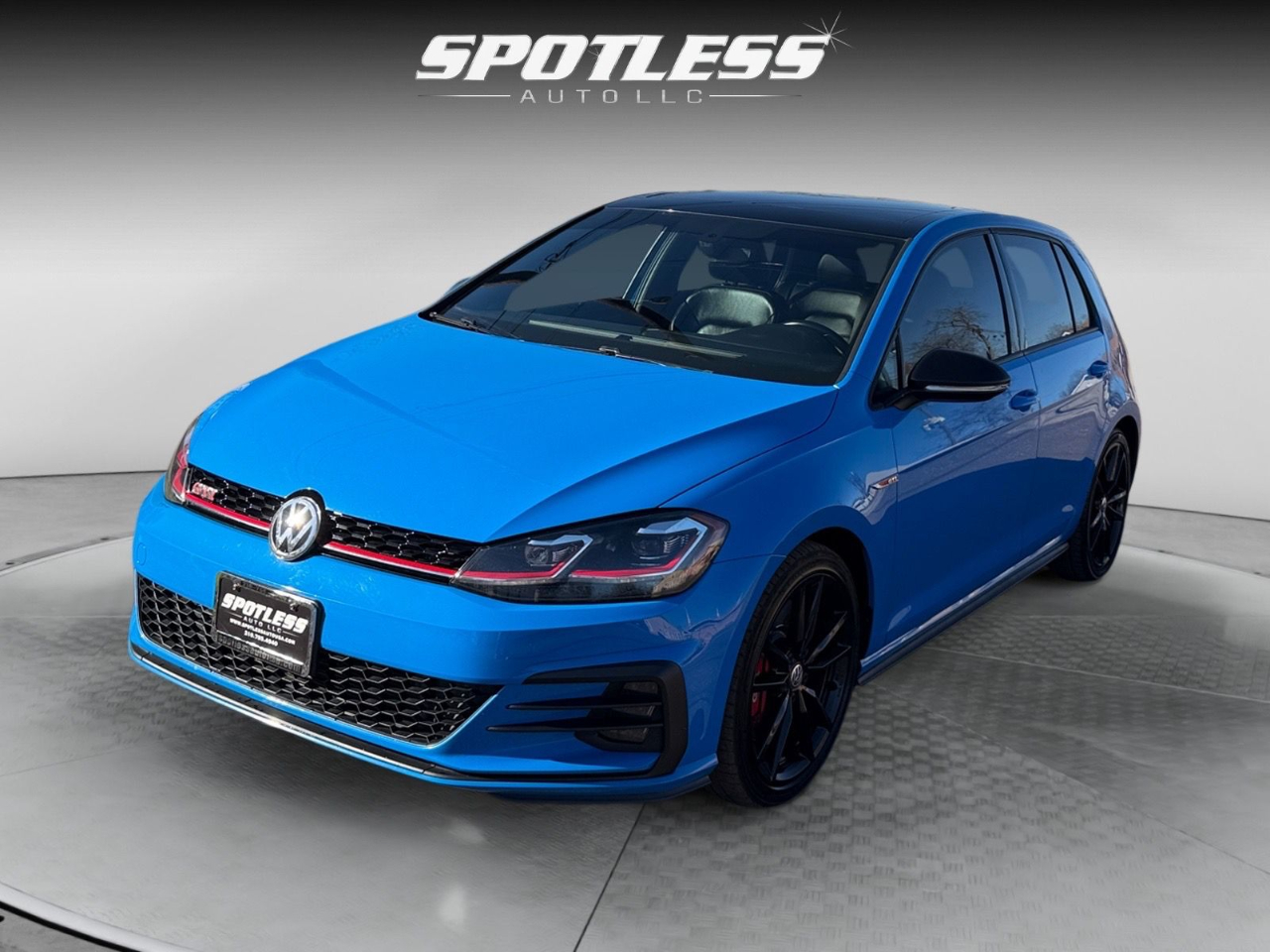 2021 Volkswagen Golf GTI SE's photo