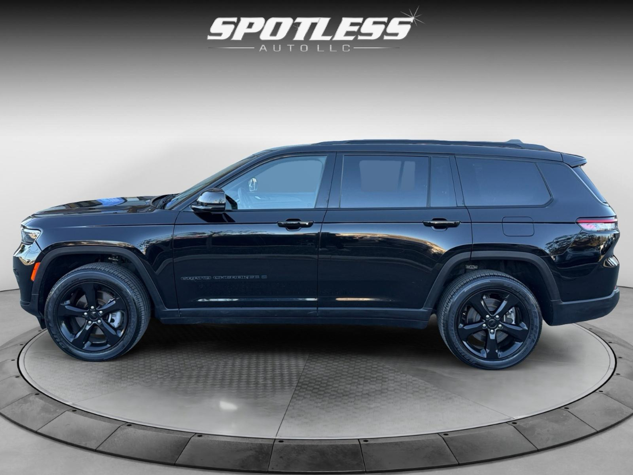 Jeep Grand Cherokee L Laredo 4WD 2023