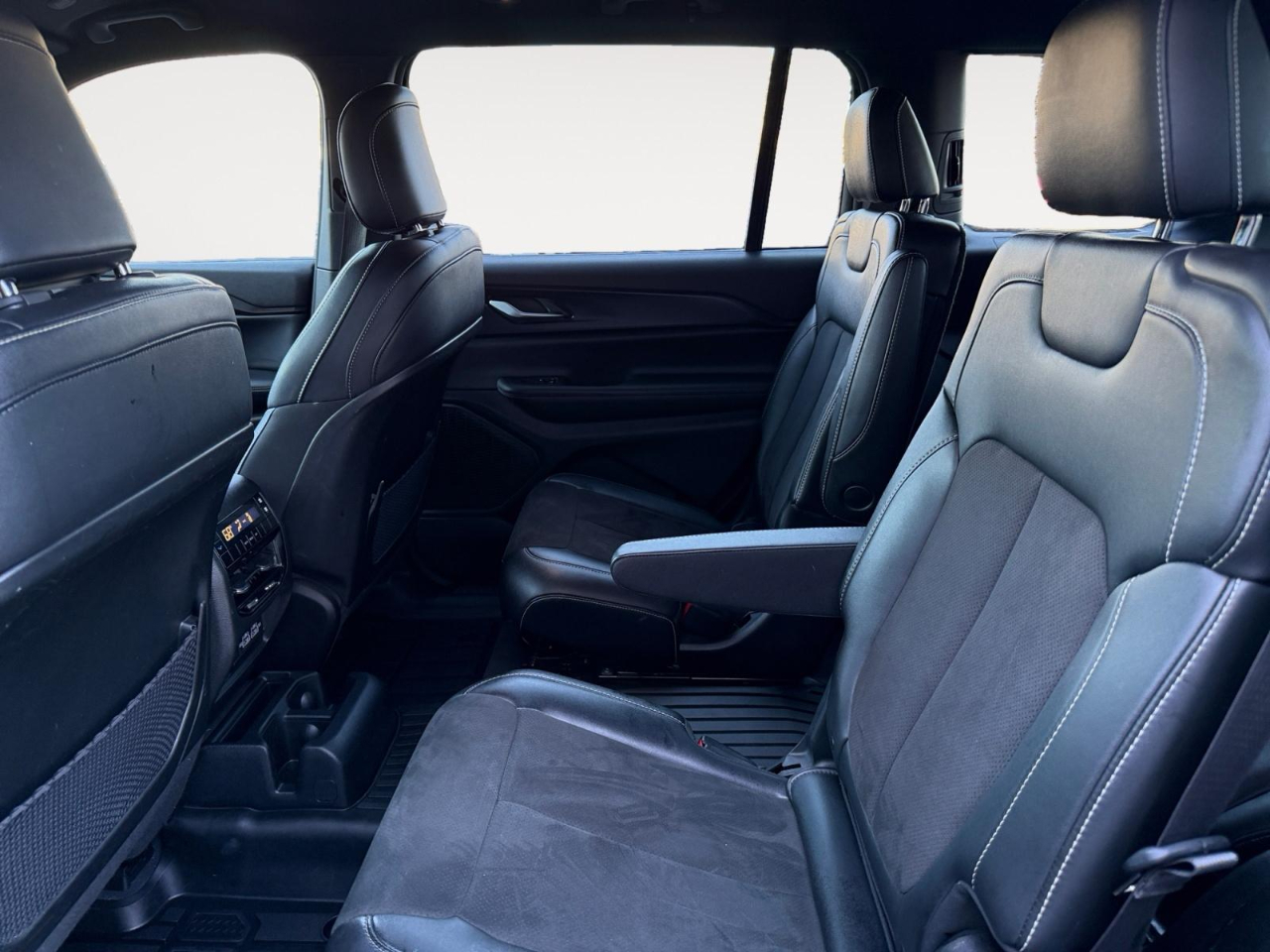 Jeep Grand Cherokee L Laredo 4WD 2023