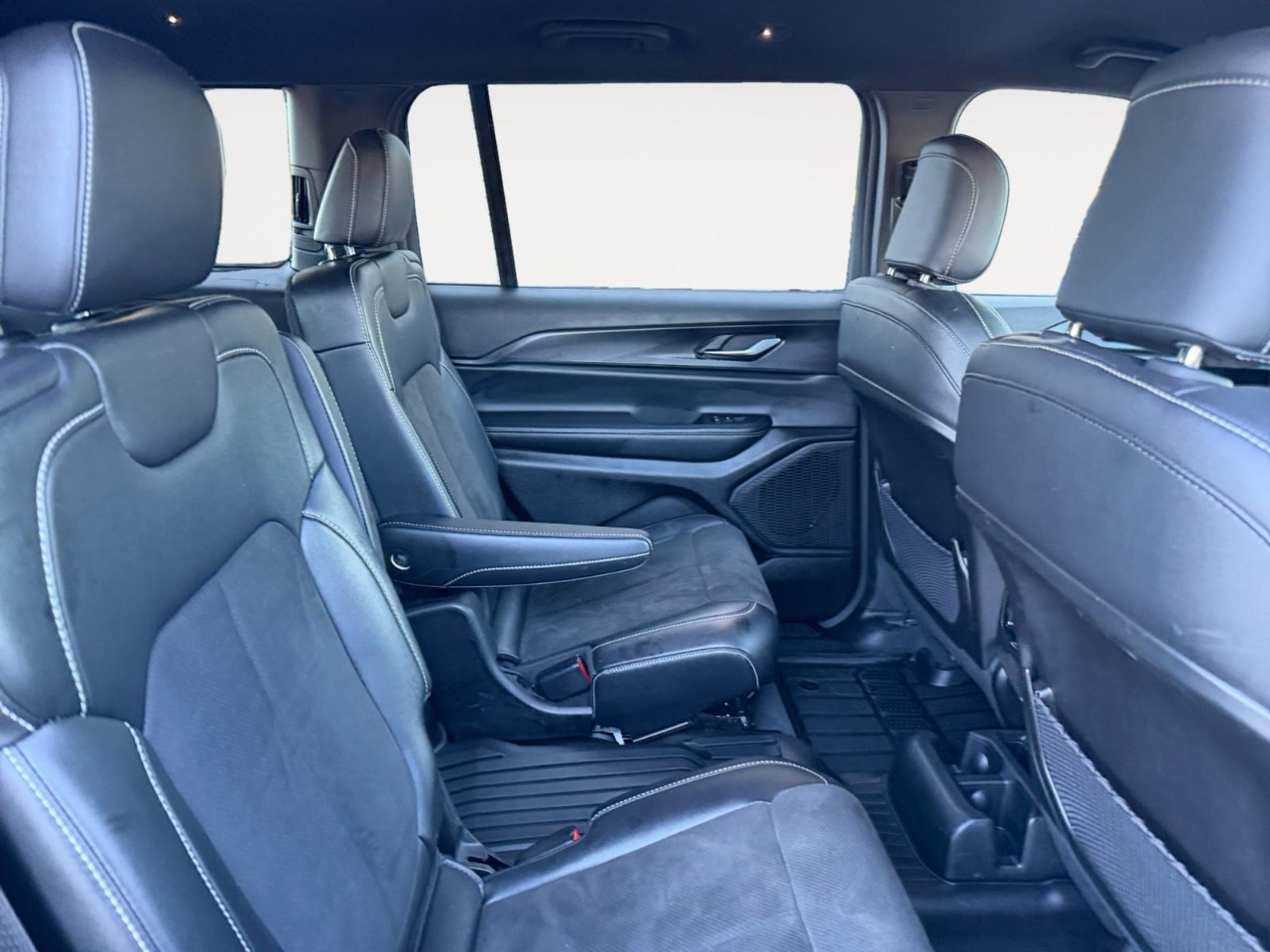 Jeep Grand Cherokee L Laredo 4WD 2023