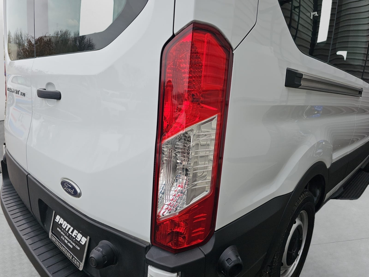 Ford Transit 350 Wagon High Roof XL w/Sliding Pass. 148-in. WB 2020