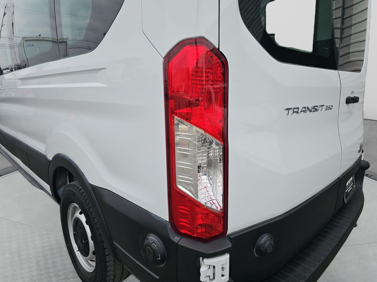 Ford Transit 350 Wagon High Roof XL w/Sliding Pass. 148-in. WB 2020