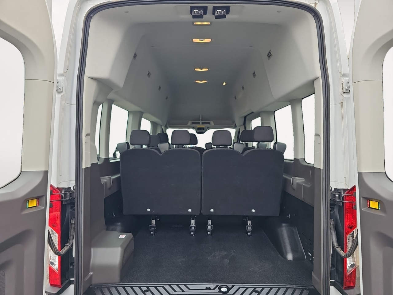 Ford Transit 350 Wagon High Roof XL w/Sliding Pass. 148-in. WB 2020