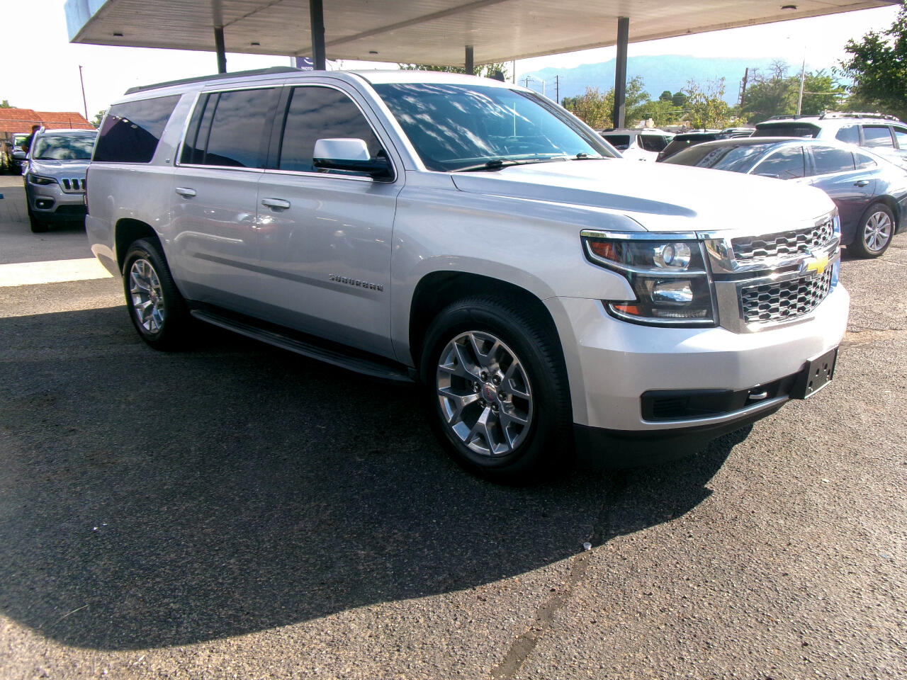 2015 Chevrolet Suburban LT photo 3