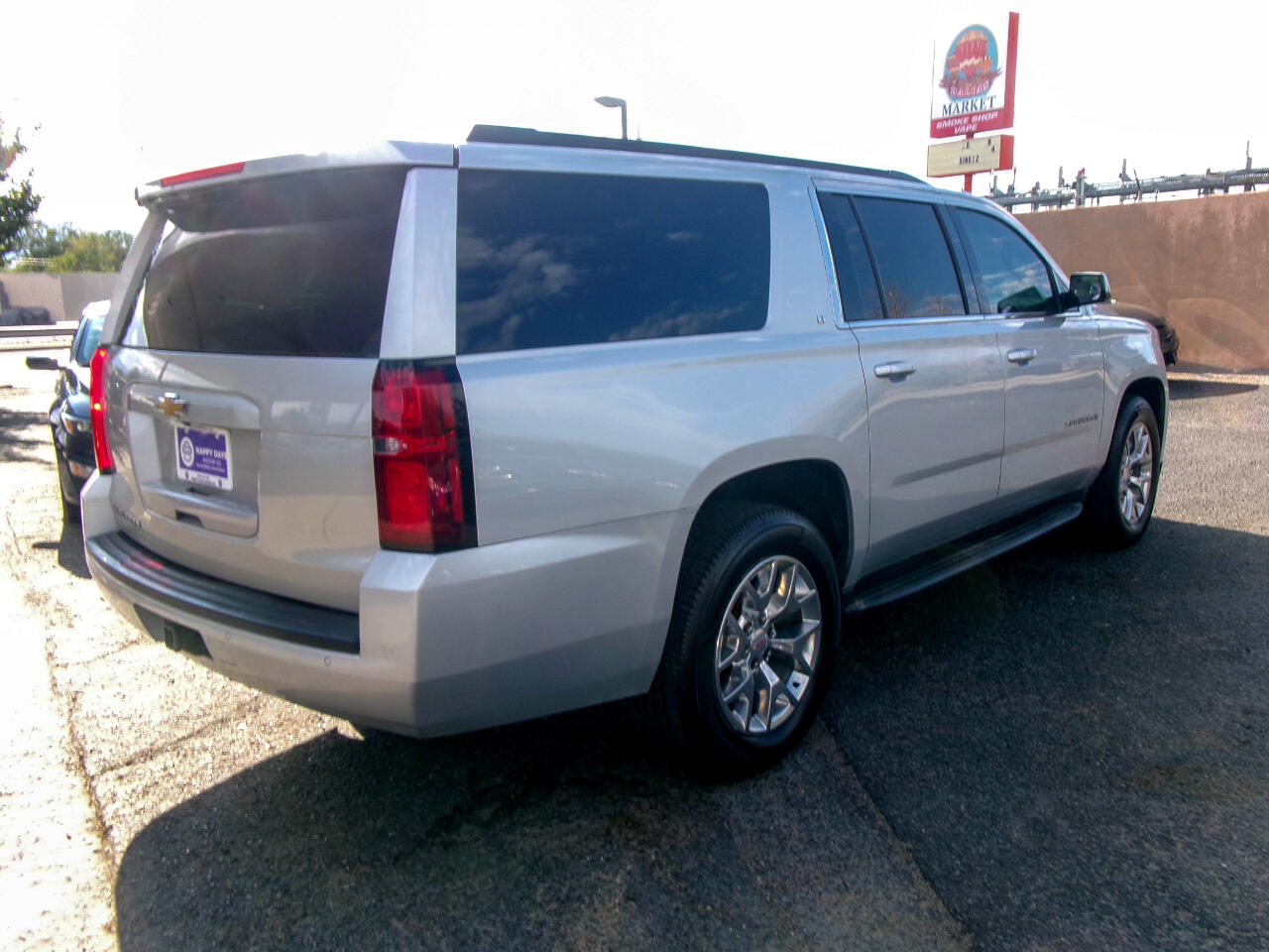 2015 Chevrolet Suburban LT photo 4
