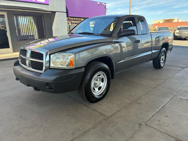 Gray 2007 Dodge Dakota ST Club Cab 4WD Pickup Truck Four-Wheel Drive 6-Speed Manual