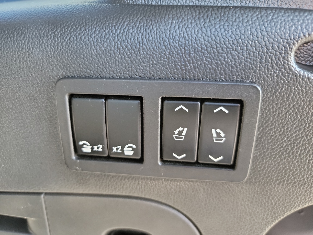 Chevrolet Suburban 4WD 4dr LTZ 2015