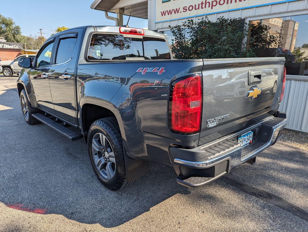 2016 Chevrolet Colorado LT photo 2
