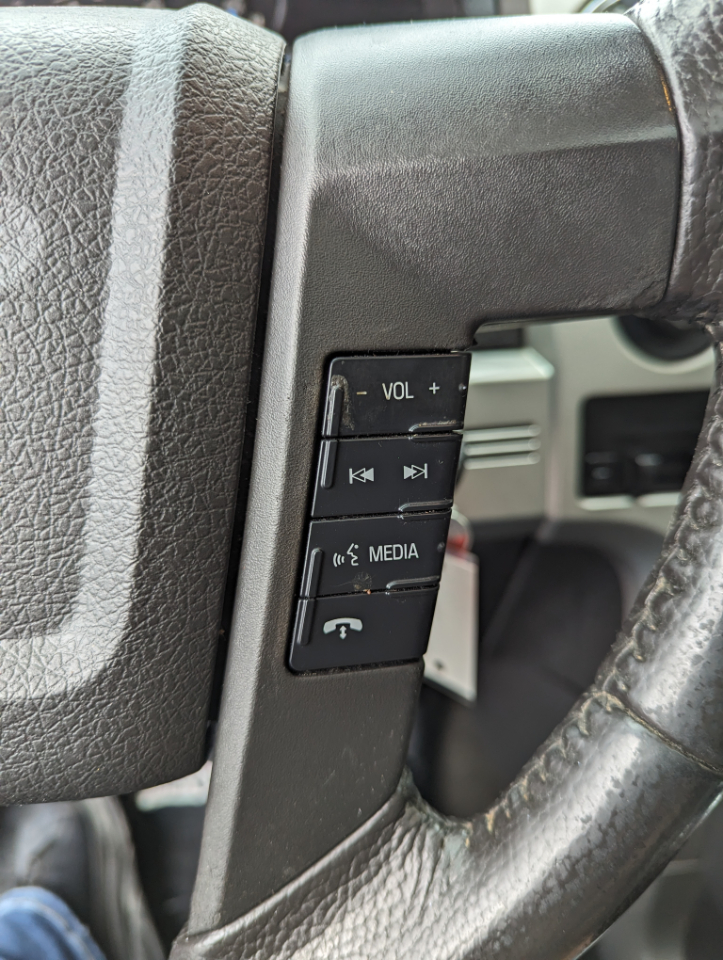 Ford F-150 4WD SuperCrew 145" Lariat 2014 Ford F-150 4WD SuperCrew 145" Lariat 2014