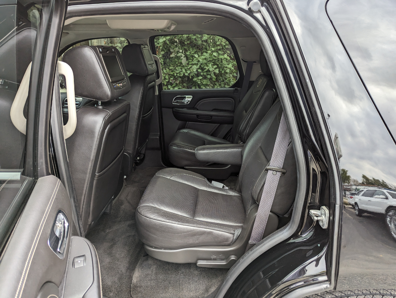 Cadillac Escalade AWD 4dr Platinum Edition 2013 Cadillac Escalade AWD 4dr Platinum Edition 2013