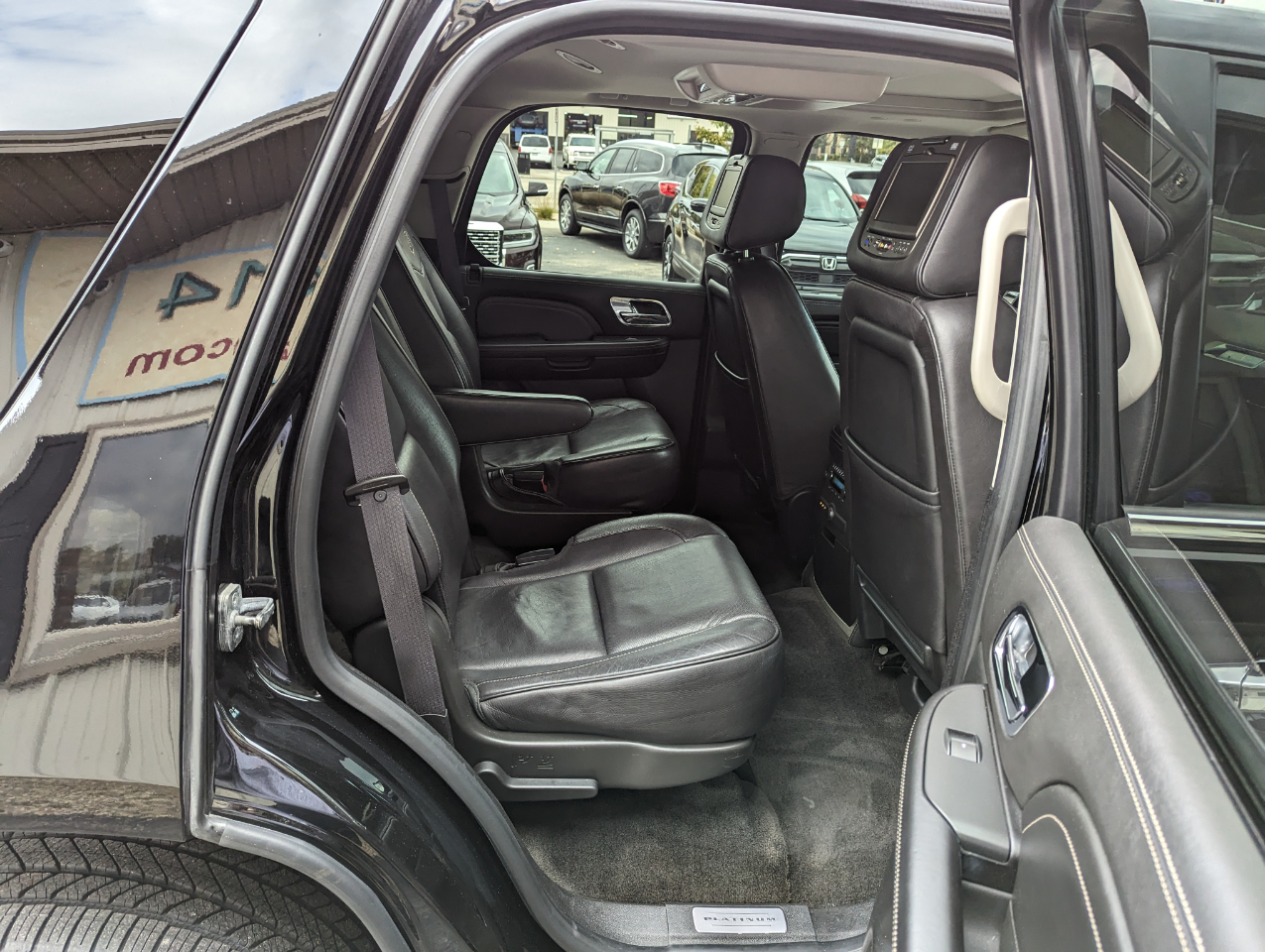 Cadillac Escalade AWD 4dr Platinum Edition 2013 Cadillac Escalade AWD 4dr Platinum Edition 2013