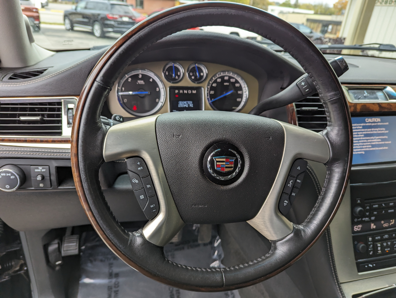 Cadillac Escalade AWD 4dr Platinum Edition 2013 Cadillac Escalade AWD 4dr Platinum Edition 2013