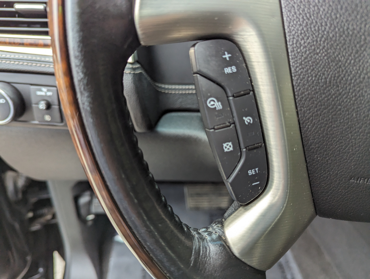 Cadillac Escalade AWD 4dr Platinum Edition 2013 Cadillac Escalade AWD 4dr Platinum Edition 2013