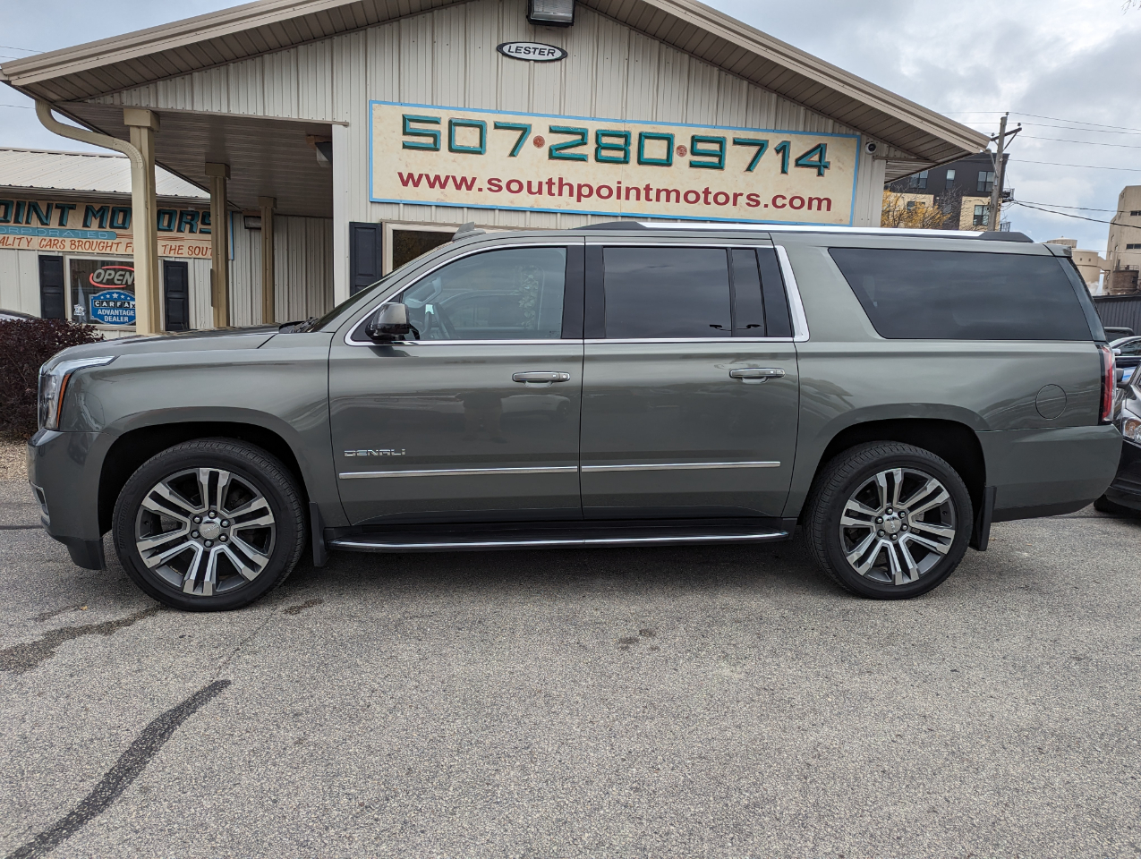 GMC Yukon XL 4WD 4dr Denali 2017 GMC Yukon XL 4WD 4dr Denali 2017