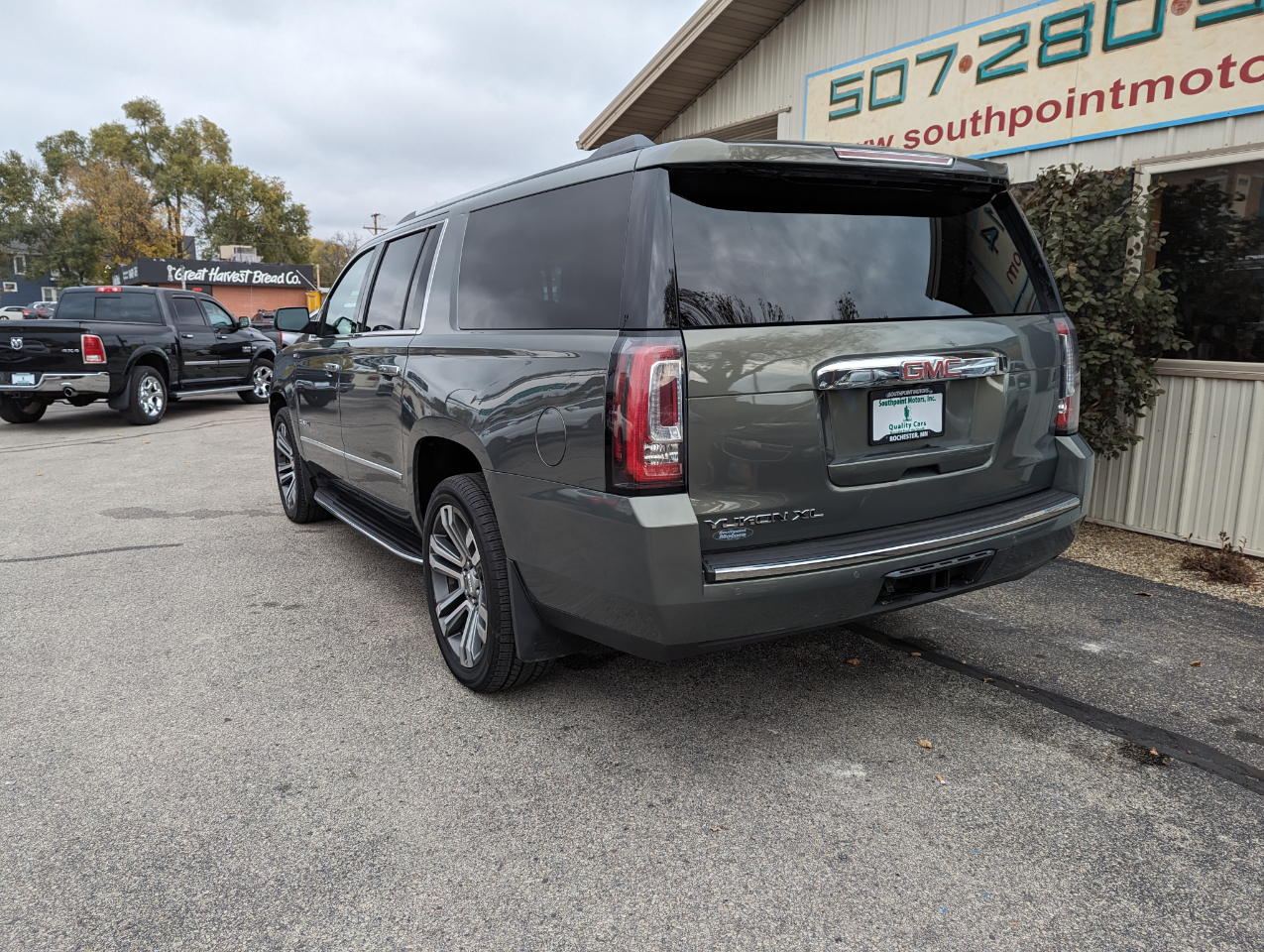 GMC Yukon XL 4WD 4dr Denali 2017 GMC Yukon XL 4WD 4dr Denali 2017