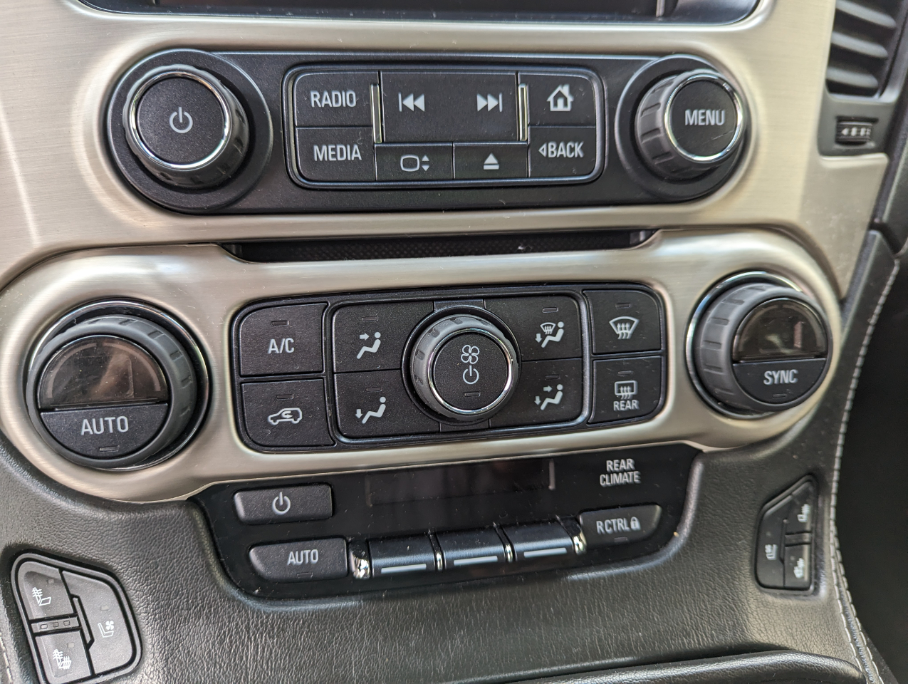 GMC Yukon XL 4WD 4dr Denali 2017 GMC Yukon XL 4WD 4dr Denali 2017