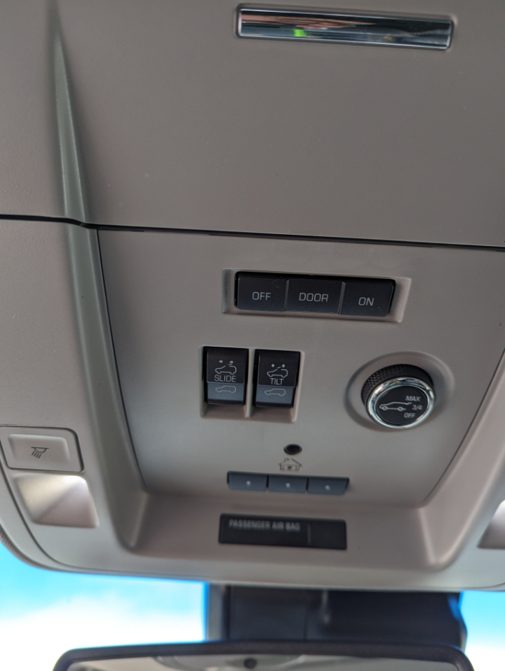 GMC Yukon XL 4WD 4dr Denali 2017 GMC Yukon XL 4WD 4dr Denali 2017