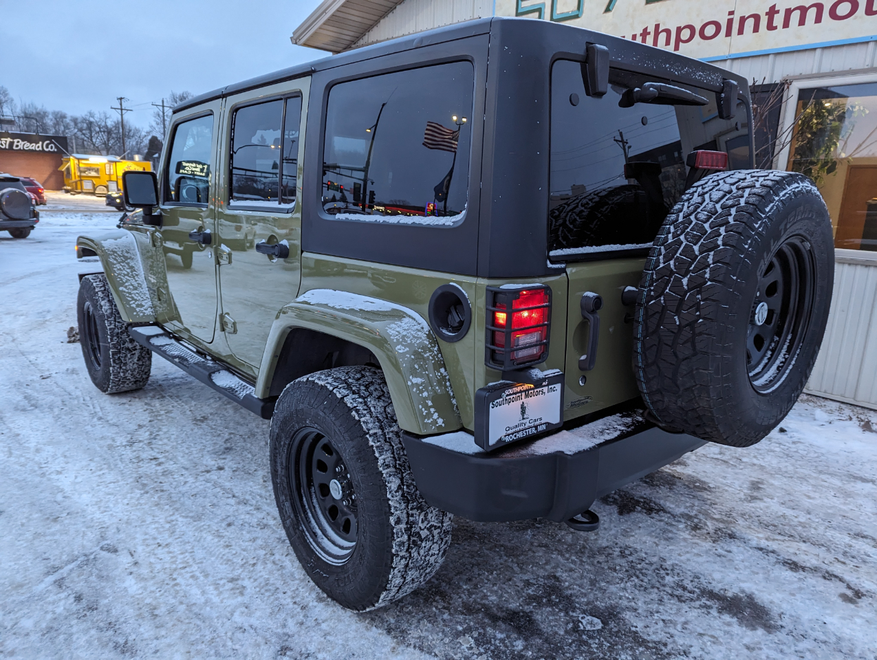 Jeep Wrangler Unlimited 4WD 4dr Sahara 2013